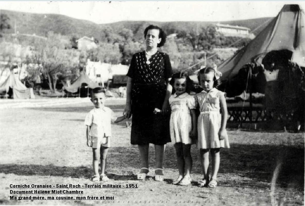 Oran- SDV- 4898- Chambre- PLAGE DE ST ROCH  Mon frere Louis Ma G.M.Paternelle Ma cousine Evelyne MIOT et Moi.JPG